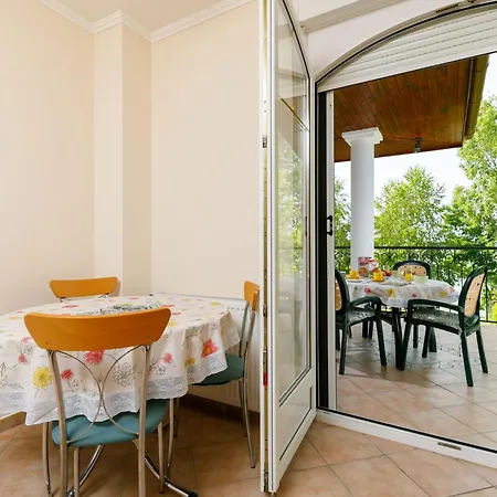 Apartman Lakefront 2 By Interhome